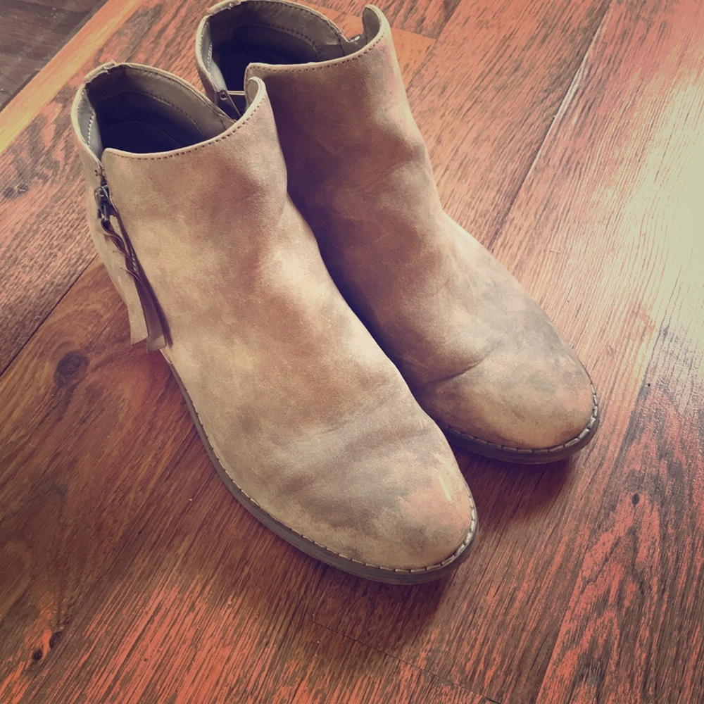 American Eagle booties